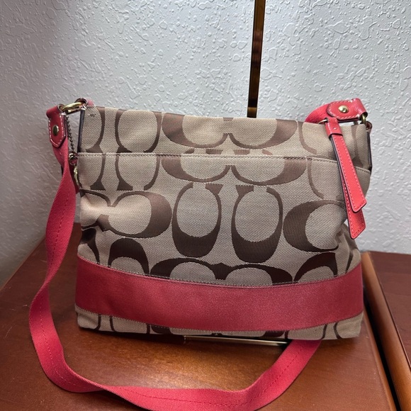 Stylish Pink and Brown Coach bag - Picture 4 of 14
